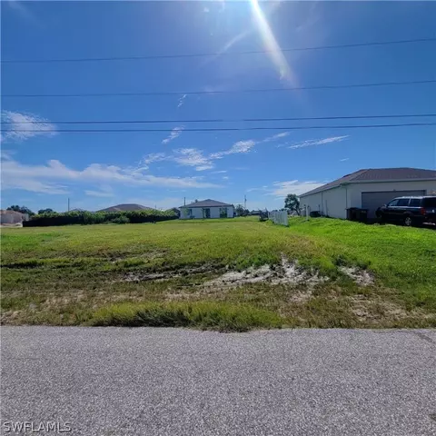 307 NW 27th Pl, Cape Coral, FL 33993
