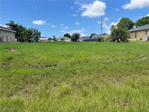 316 NW 4th Ter, Cape Coral, FL 33993