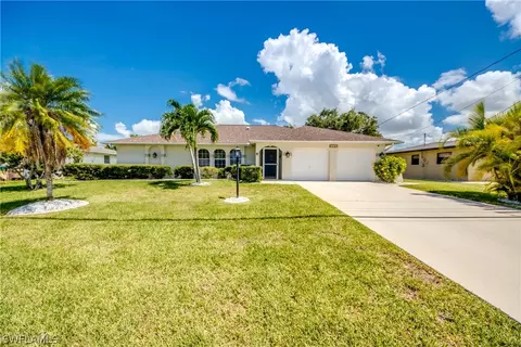 4132 Country Club Blvd, Cape Coral, FL 33904