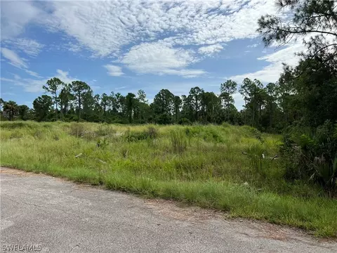 806 Oak Ave, Lehigh Acres, FL 33972