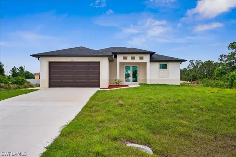 2611 24th St SW, Lehigh Acres, FL 33976