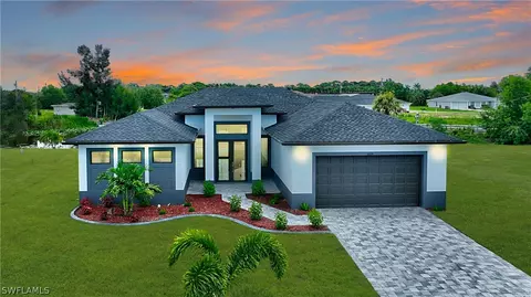 623 SW 8th Ct, Cape Coral, FL 33991