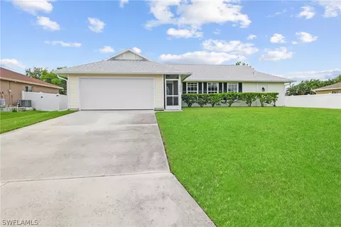 806 SW 10th Pl, Cape Coral, FL 33991