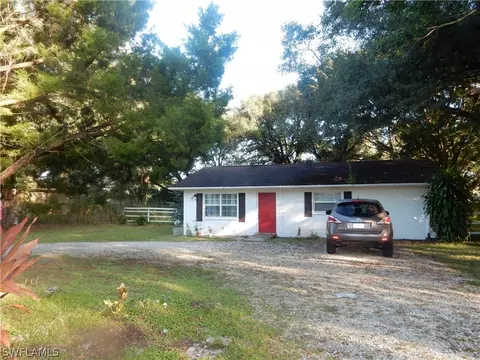 135 Diana Ave, Fort Myers, FL 33905
