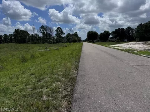 1143 Ebony St E, Lehigh Acres, FL 33974 photo 2