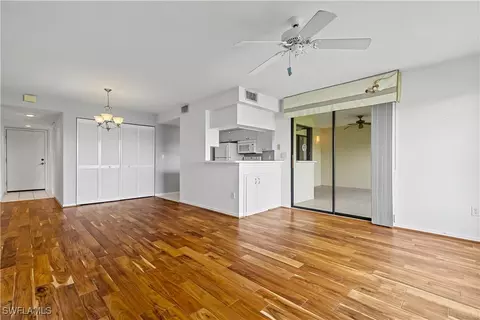 5845 Trailwinds Dr #523, Fort Myers, FL 33907