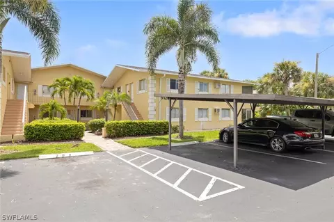 8135 Country Rd #104, Fort Myers, FL 33919