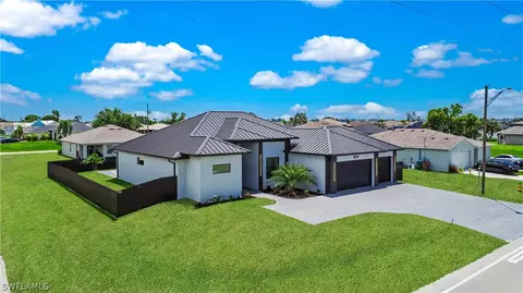 814 Embers Pkwy W, Cape Coral, FL 33993