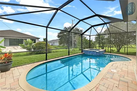 305 NE 13th Ter, Cape Coral, FL 33909