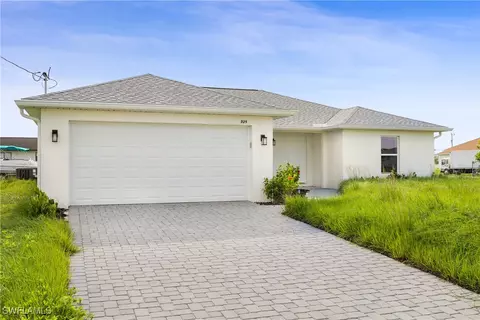 925 NE 5th Ave, Cape Coral, FL 33909