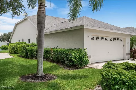 6132 Thresher Dr #901, Naples, FL 34112
