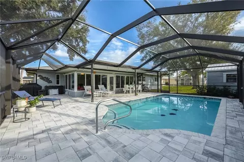 1404 SE 33rd St, Cape Coral, FL 33904