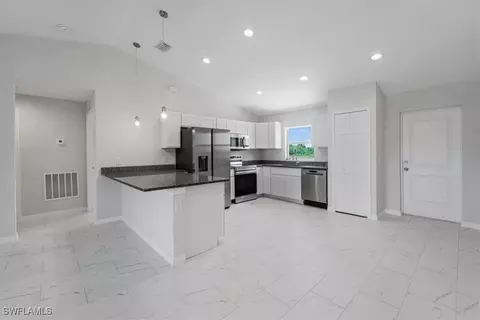 8027 Oakleaf Cir, Labelle, FL 33935 photo 8