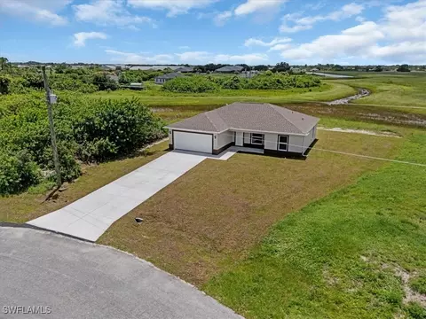 8027 Oakleaf Cir, Labelle, FL 33935 photo 3