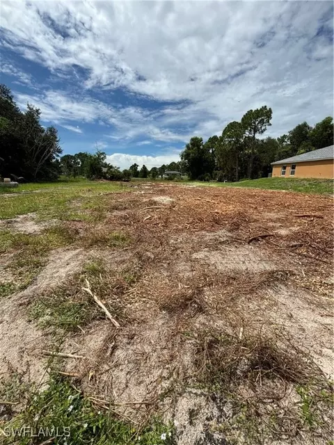 3205 28th St SW, Lehigh Acres, FL 33976
