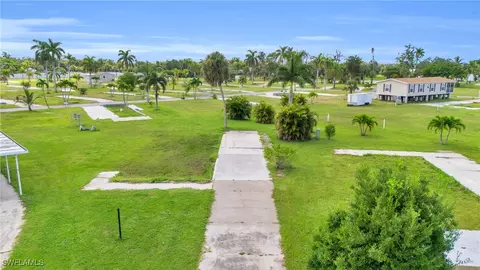 137 Raintree Ln, Fort Myers, FL 33908