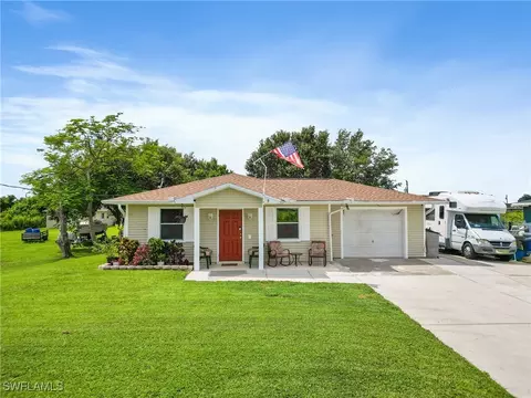2807 73rd St W, Lehigh Acres, FL 33971