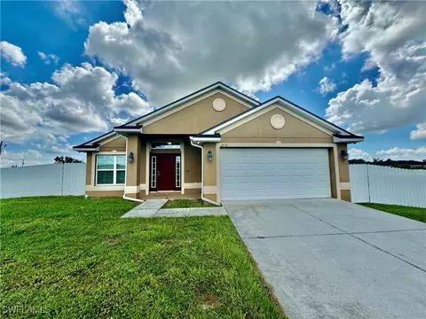 2103 NE 4th Pl, Cape Coral, FL 33909