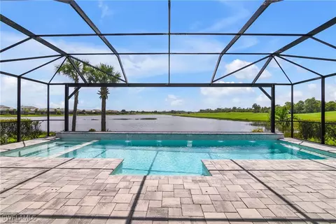 9556 Curlew Dr, Naples, FL 34120