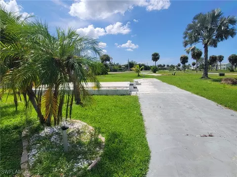 13621 Catbird Dr, Fort Myers, FL 33908