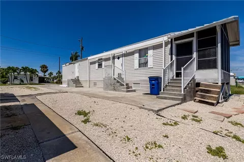3840 Royal Palm Dr, Saint James City, FL 33956