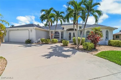 4221 SE 9th Ave, Cape Coral, FL 33904