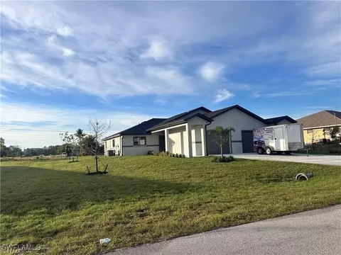 712714 SE 8th Ter, Cape Coral, FL 33990