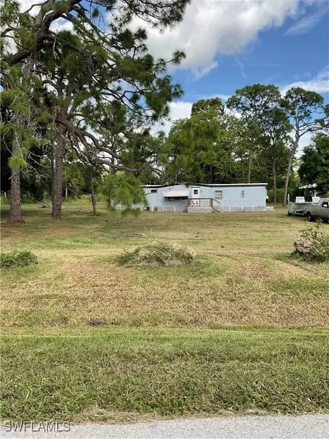 7885 Breeze Dr, North Fort Myers, FL 33917