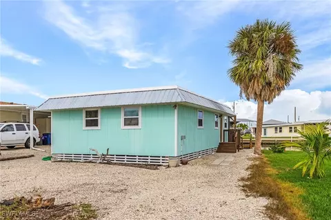 3844 Phoenix Dr, Saint James City, FL 33956