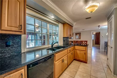 4428 SE 11th Ave, Cape Coral, FL 33904