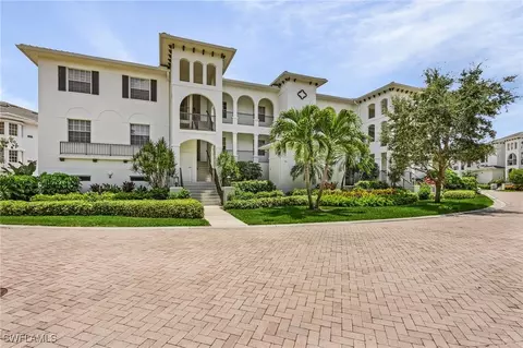 815 Bentwater Cir #202, Naples, FL 34108
