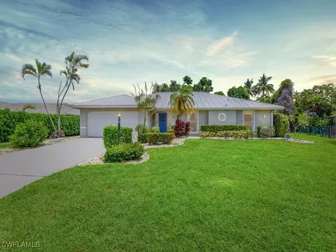 1605 Covington Cir E, Fort Myers, FL 33919