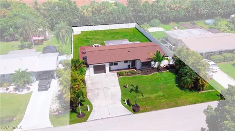 849 Lake Mcgregor Dr, Fort Myers, FL 33919