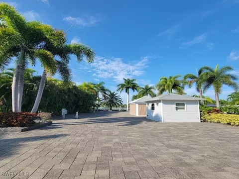 5574 Brightwood Dr, Fort Myers, FL 33905