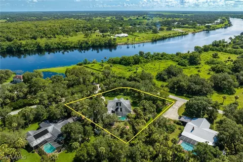 865 Fort Thompson Ave, Labelle, FL 33935