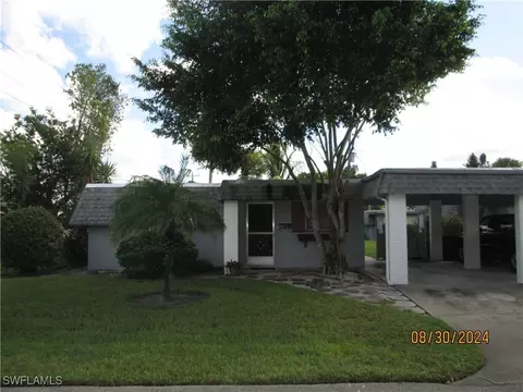 338 Suffolk Ct, Lehigh Acres, FL 33936