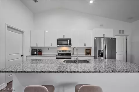 6008 Petal Ct, Labelle, FL 33935 photo 2