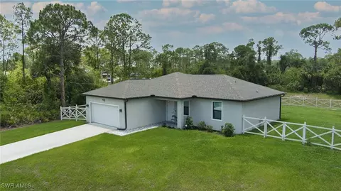 6008 Petal Ct, Labelle, FL 33935