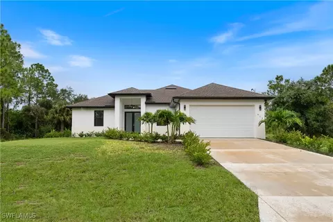 914 Clayton Ave, Lehigh Acres, FL 33972