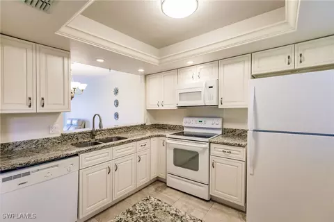 8715 Charter Club Cir #2, Fort Myers, FL 33919