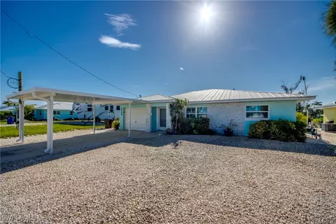 2868 Sanibel Blvd, Saint James City, FL 33956