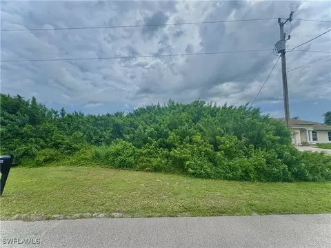 519 Kingsbury Ln, Lehigh Acres, FL 33974