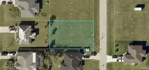 928 NE 4th Pl, Cape Coral, FL 33909