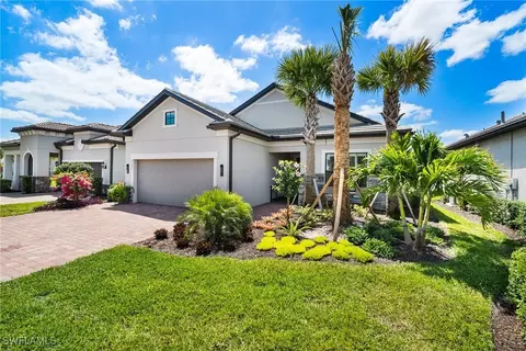 9803 Everglades Dr, Naples, FL 34120