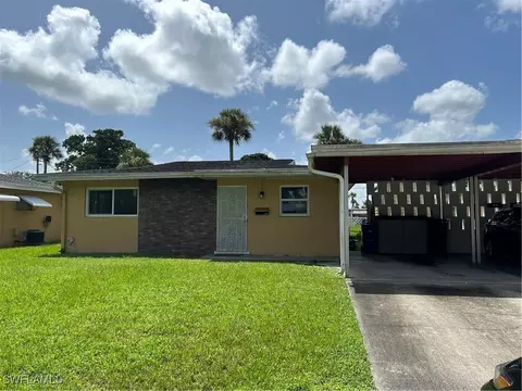 2204 E 6th St, Lehigh Acres, FL 33936