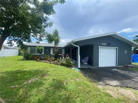 1020 NE Pine Island Ln, Cape Coral, FL 33909