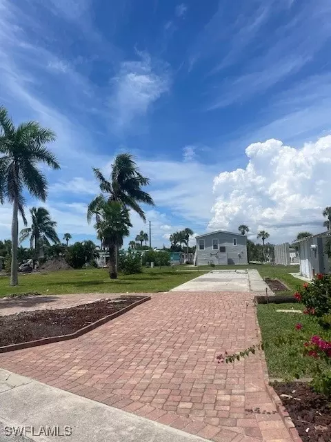 11290 Azalea Ln, Fort Myers Beach, FL 33931