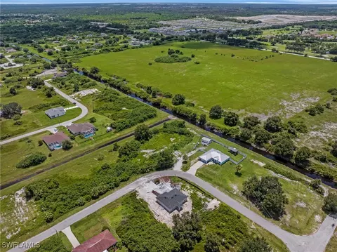 606 Chattman St E, Lehigh Acres, FL 33974