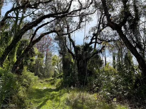 Secretariat Dr, Labelle, FL 33935