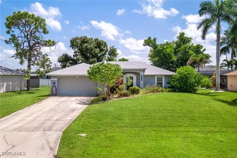 3825 SW 14th Pl, Cape Coral, FL 33914